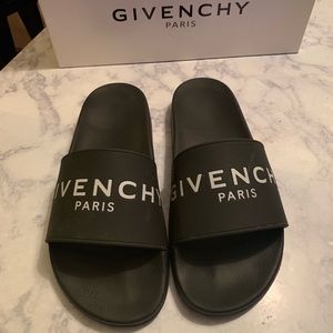GIVENCHY SLIDES*